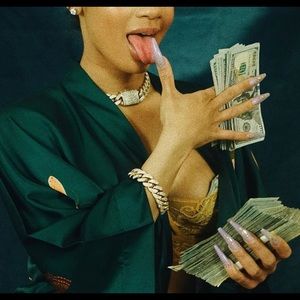 Meet your Posher, Cee